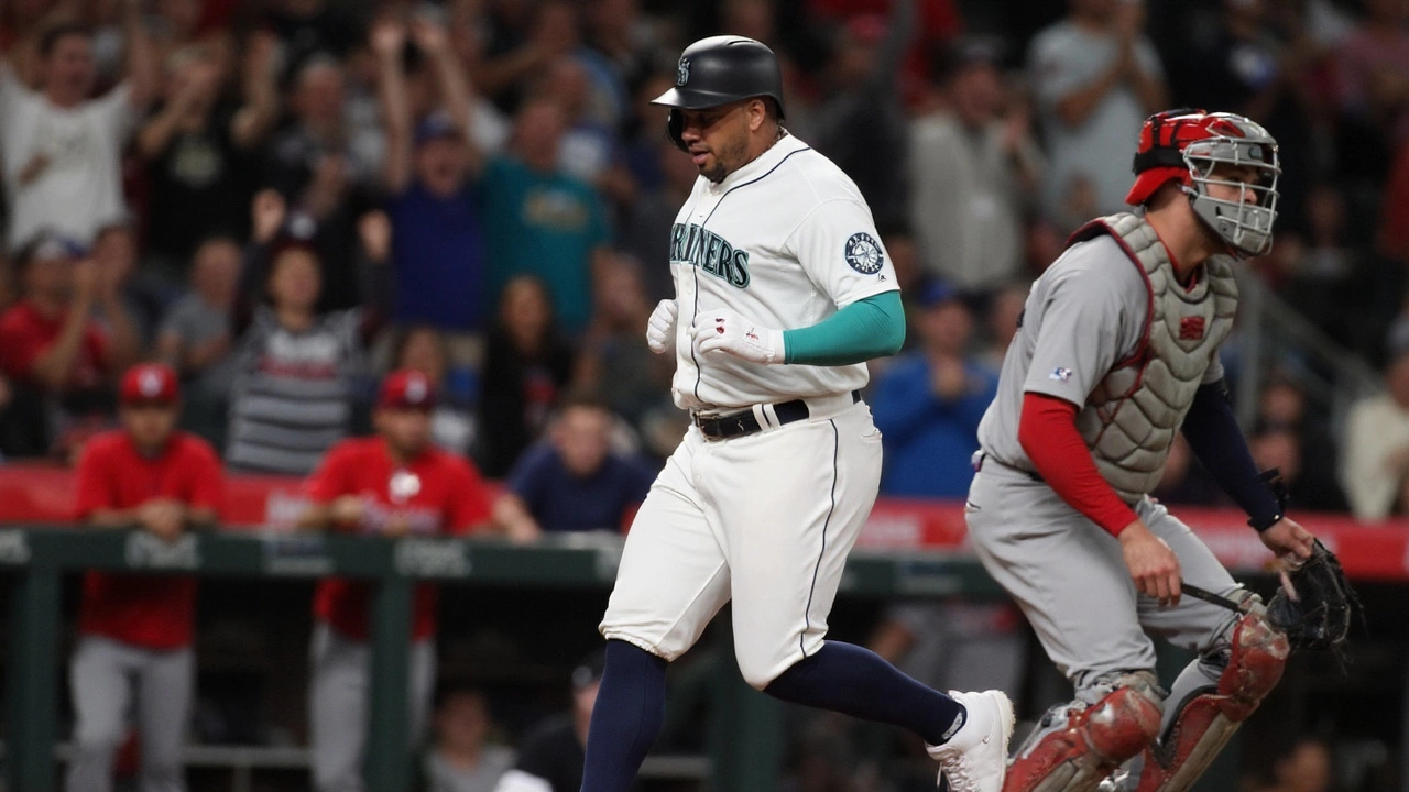 Seattle Mariners Rally Past Cardinals 5-3, Pull Within One Game of AL West Lead