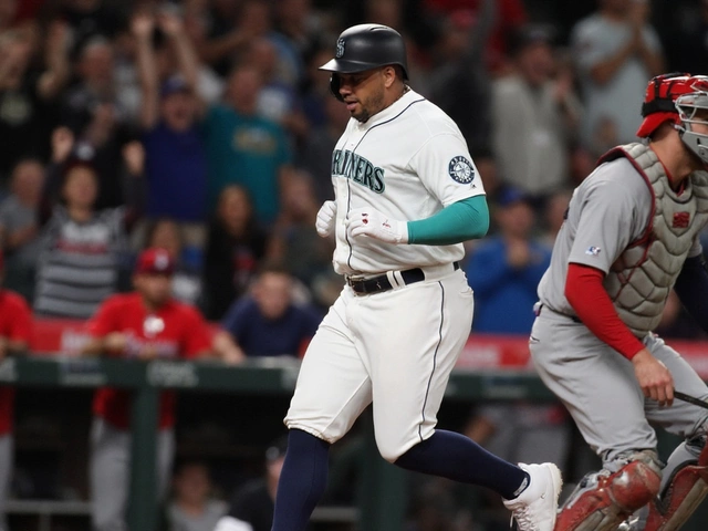 Seattle Mariners Rally Past Cardinals 5-3, Pull Within One Game of AL West Lead